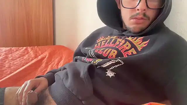 Snapshot of mauri200 chatting on 04/13/26, 02:33 mauri200 online show from 04/13/26, 02:33