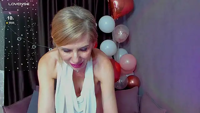 Snapshot of Lina_Bennet chatting on 02/14/25, 07:49 Lina Bennet online show from 02/14/25, 07:49