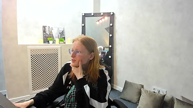 ElizabethHarpper online show from 01/31/25, 11:13