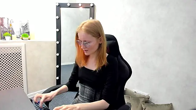 ElizabethHarpper online show from 03/07/25, 04:02