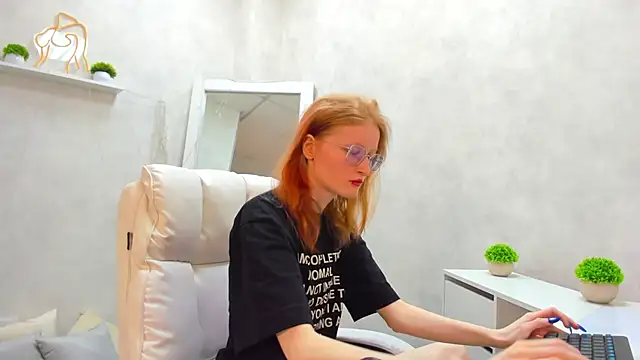 ElizabethHarpper online show from 03/10/25, 08:15