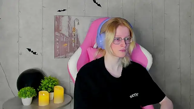 ElizabethHarpper online show from 11/04/25, 01:05