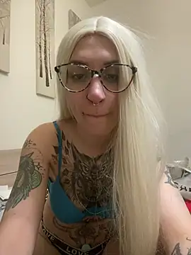 Snapshot of Bunny-xiel chatting on 02/03/25, 10:43 Bunny-xiel online show from 02/03/25, 10:43