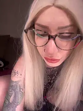 Snapshot of Bunny-xiel chatting on 02/16/25, 04:20 Bunny-xiel online show from 02/16/25, 04:20