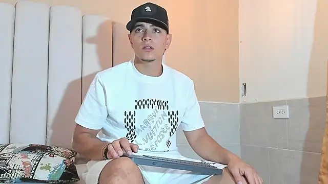 DAVID VICTORIAA online show from 01/28/25, 06:49