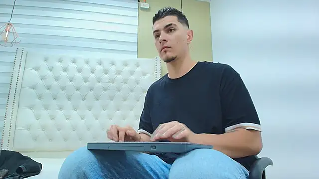 DAVID VICTORIAA online show from 12/18/25, 12:55