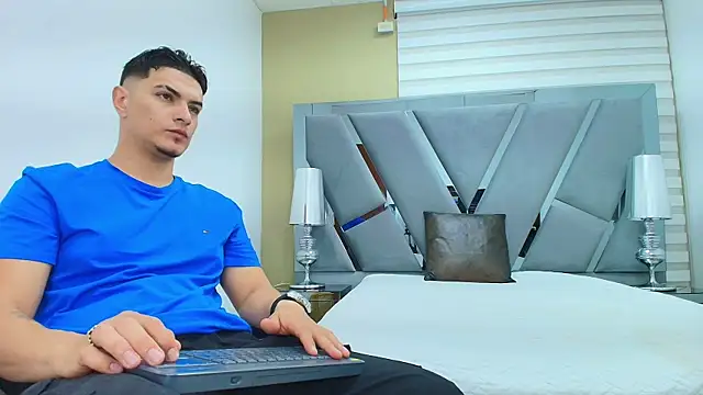 DAVID VICTORIAA online show from 04/18/26, 01:04