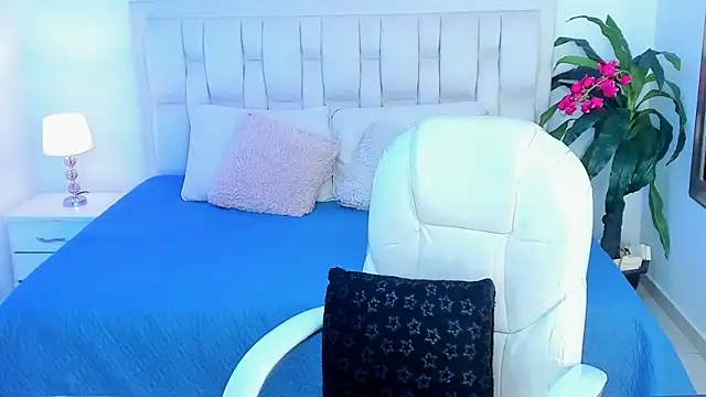 Snapshot of Annie_kurt_ chatting on 10/08/25, 08:39 Annie kurt online show from 10/08/25, 08:39