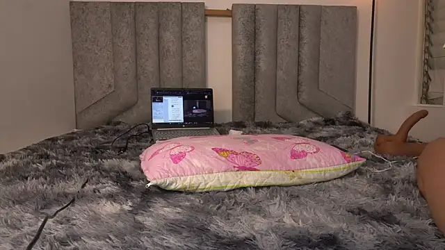 Snapshot of womantall99 chatting on 03/12/25, 12:36 womantall99 online show from 03/12/25, 12:36