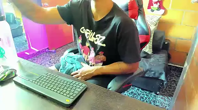 Adam Valenciia online show from 01/09/25, 03:55