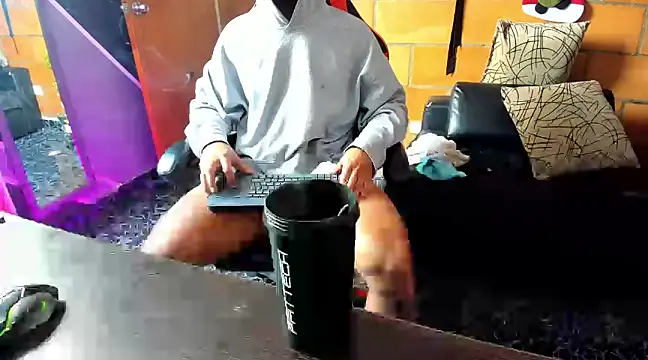 Adam Valenciia online show from 02/06/25, 04:58