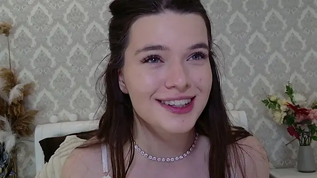 Snapshot of Nellie_Medina chatting on 03/11/25, 08:42 Nellie Medina online show from 03/11/25, 08:42