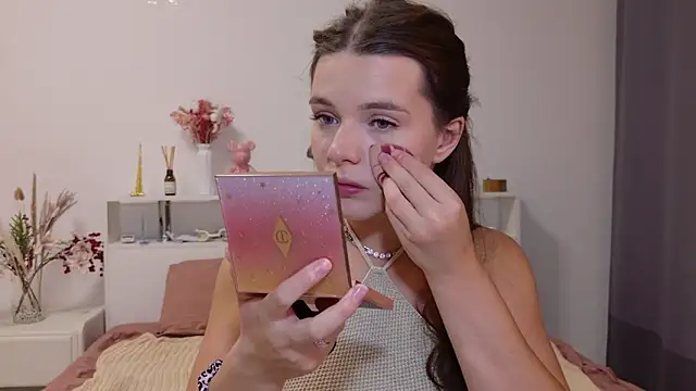 Snapshot of Nellie_Medina chatting on 09/23/25, 07:17 Nellie Medina online show from 09/23/25, 07:17