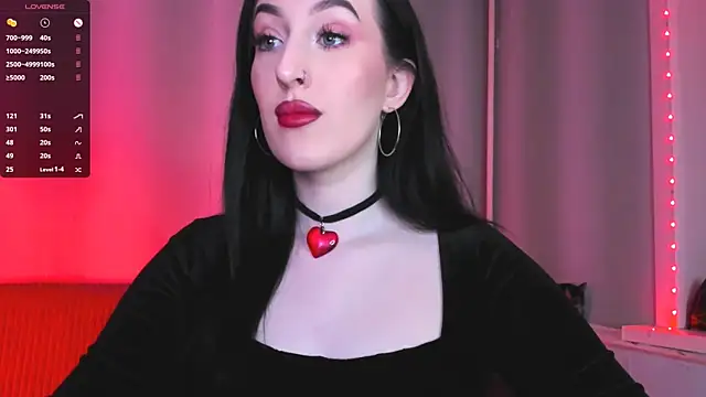 Snapshot of Miss_Alice__ chatting on 01/25/25, 12:38 Miss Alice online show from 01/25/25, 12:38