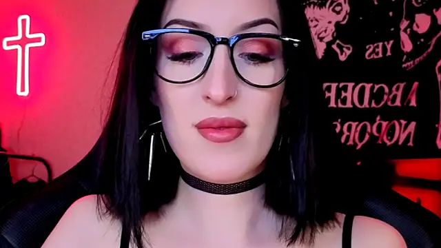 Snapshot of Miss_Alice__ chatting on 05/19/26, 01:11 Miss Alice online show from 05/19/26, 01:11