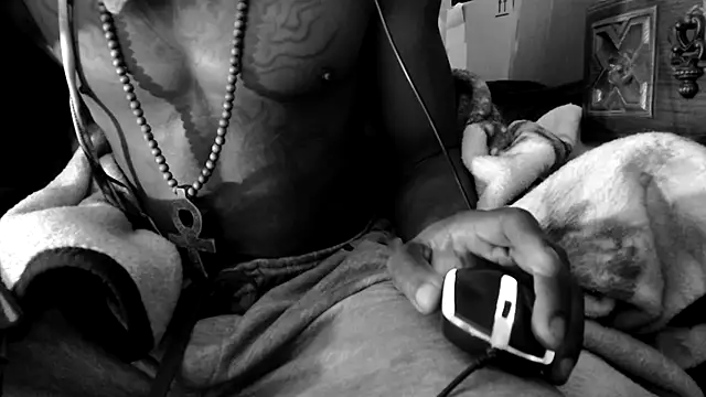 Snapshot of dominatingblacklove chatting on 09/30/25, 09:25 dominatingblacklove online show from 09/30/25, 09:25