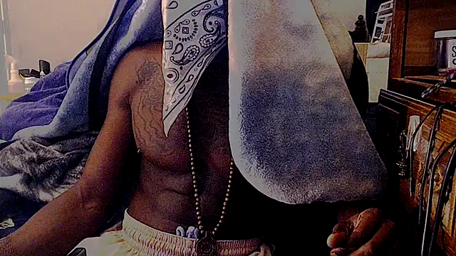 Snapshot of dominatingblacklove chatting on 10/01/25, 09:37 dominatingblacklove online show from 10/01/25, 09:37