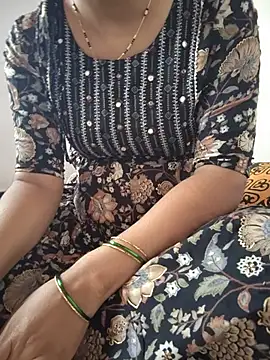 lovelygirl4567 online show from 06/18/26, 05:30