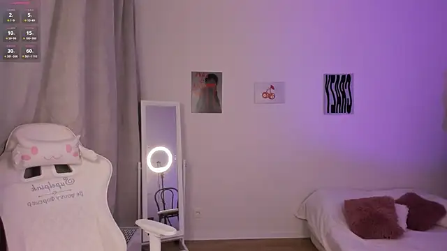 Snapshot of MiaVixxen chatting on 02/01/25, 09:21 MiaVixxen online show from 02/01/25, 09:21