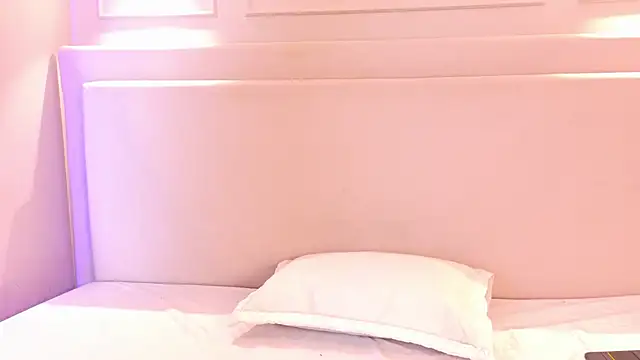 NaomiKlarc online show from 11/25/25, 04:12