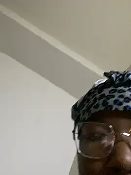 Snapshot of DamnBubbles chatting on 01/16/25, 10:34 DamnBubbles online show from 01/16/25, 10:34