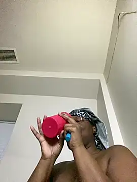 Snapshot of DamnBubbles chatting on 01/17/25, 06:36 DamnBubbles online show from 01/17/25, 06:36