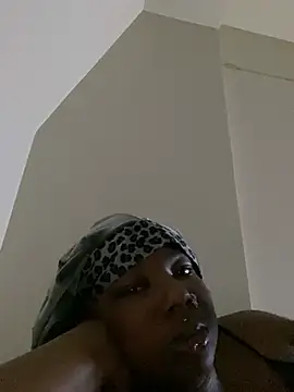 Snapshot of DamnBubbles chatting on 01/18/25, 07:28 DamnBubbles online show from 01/18/25, 07:28