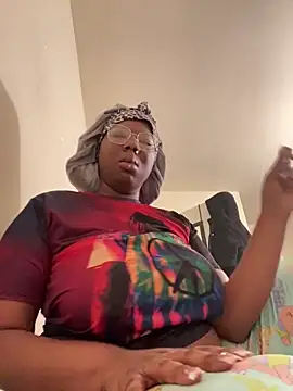 Snapshot of DamnBubbles chatting on 02/06/25, 12:22 DamnBubbles online show from 02/06/25, 12:22