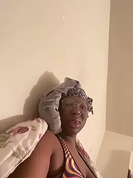 Snapshot of DamnBubbles chatting on 02/08/25, 04:36 DamnBubbles online show from 02/08/25, 04:36