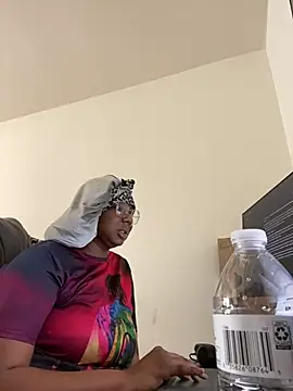 Snapshot of DamnBubbles chatting on 02/10/25, 06:13 DamnBubbles online show from 02/10/25, 06:13