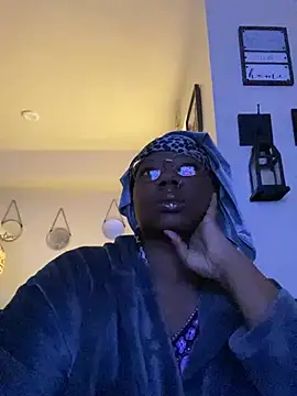 Snapshot of DamnBubbles chatting on 03/17/25, 11:43 DamnBubbles online show from 03/17/25, 11:43