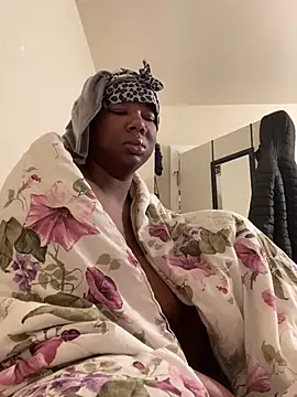 Snapshot of DamnBubbles chatting on 03/18/25, 10:36 DamnBubbles online show from 03/18/25, 10:36