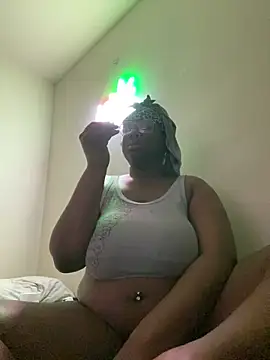 Snapshot of DamnBubbles chatting on 02/10/26, 03:32 DamnBubbles online show from 02/10/26, 03:32