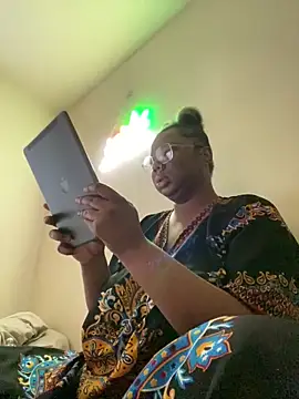 Snapshot of DamnBubbles chatting on 03/13/26, 10:38 DamnBubbles online show from 03/13/26, 10:38