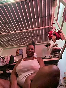 Snapshot of DamnBubbles chatting on 04/16/26, 03:35 DamnBubbles online show from 04/16/26, 03:35