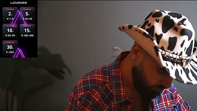 Snapshot of HairyRobxxx chatting on 09/25/25, 03:27 HairyRobxxx online show from 09/25/25, 03:27