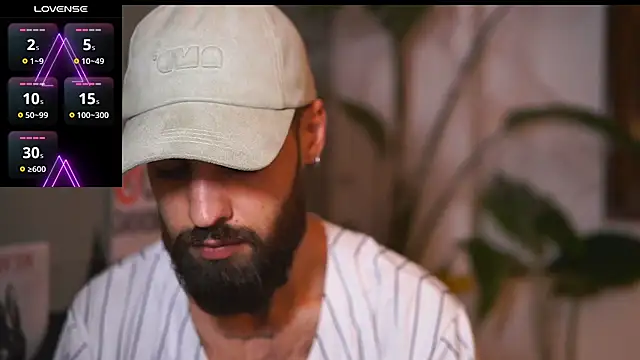 Snapshot of HairyRobxxx chatting on 11/01/25, 03:58 HairyRobxxx online show from 11/01/25, 03:58