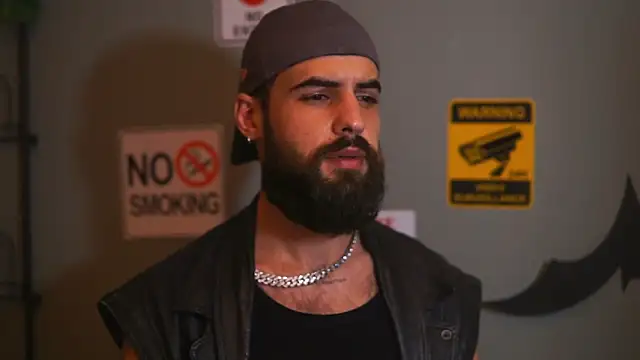 Snapshot of HairyRobxxx chatting on 11/28/25, 10:34 HairyRobxxx online show from 11/28/25, 10:34