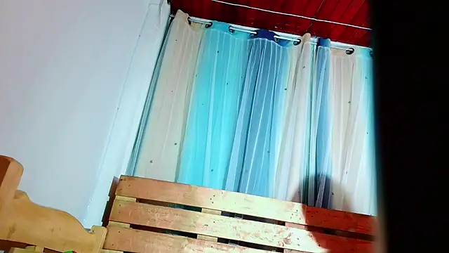 Snapshot of lana_reverse chatting on 01/05/25, 06:35 lana reverse online show from 01/05/25, 06:35