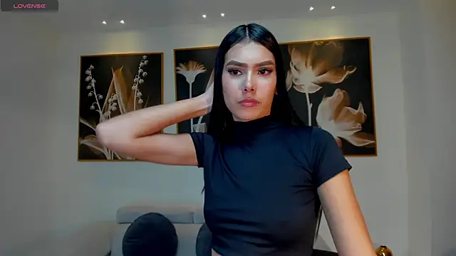 NiaSalvatore online show from 03/02/25, 11:39