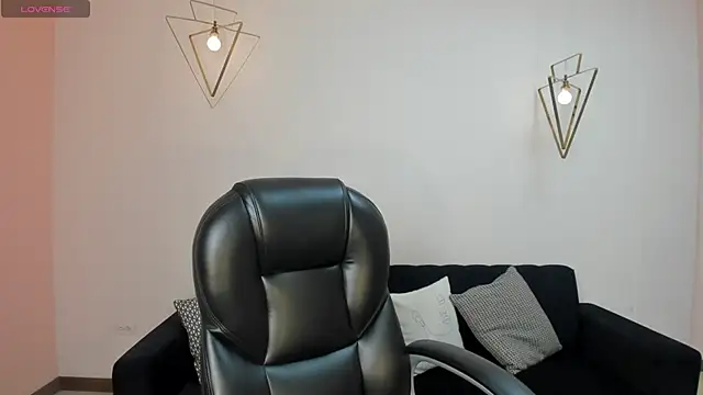 NiaSalvatore online show from 03/16/25, 11:05