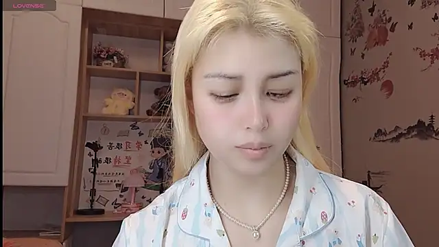 Lucky-xiuxiu online show from 02/25/25, 03:42