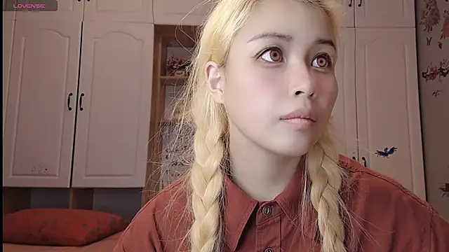 Lucky-xiuxiu online show from 02/26/25, 01:21