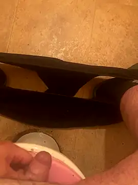 Snapshot of balint35 chatting on 09/20/25, 10:27 balint35 online show from 09/20/25, 10:27