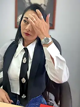 BELLA--26 online show from 11/27/25, 01:35