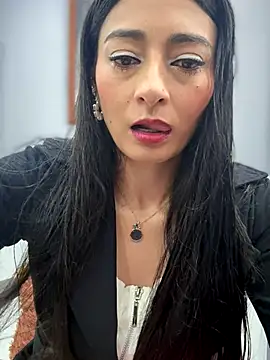 BELLA--26 online show from 12/16/25, 01:49