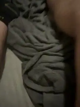 Snapshot of dragos211 chatting on 12/17/25, 09:43 dragos211 online show from 12/17/25, 09:43