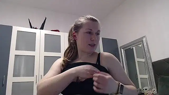 Snapshot of SexyJoanne chatting on 03/15/25, 09:16 SexyJoanne online show from 03/15/25, 09:16