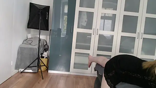 Snapshot of SexyJoanne chatting on 09/29/25, 02:11 SexyJoanne online show from 09/29/25, 02:11