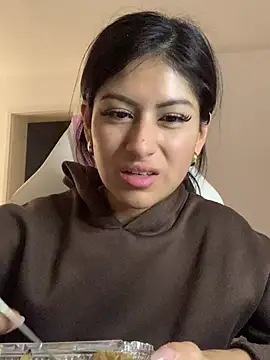 QueenFernanda online show from 02/11/25, 05:50